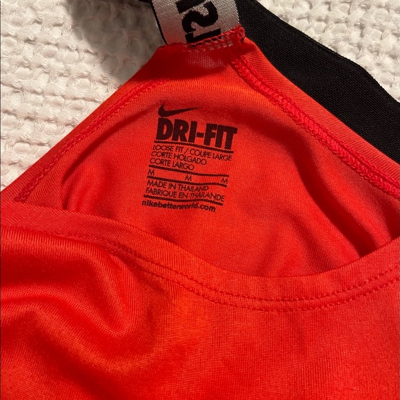 Nike women’s tank. Red with black straps. Sz M - Picture 3 of 3
